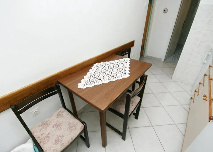 Lejlighed With Parking Space - 5593